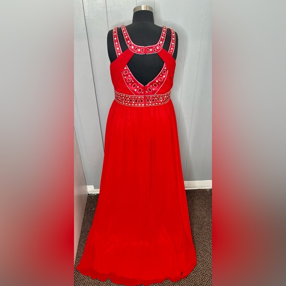 Prom dress - Picture 3 of 4